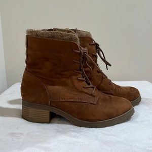 Universal Thread Lace-up Hiker Boot